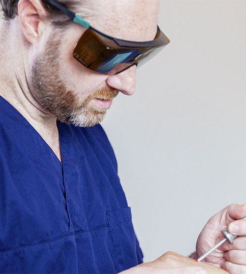 Laserbehandlung durch Dr. Florian Seifert Laserbehandlung durch Dr. Florian Seifert